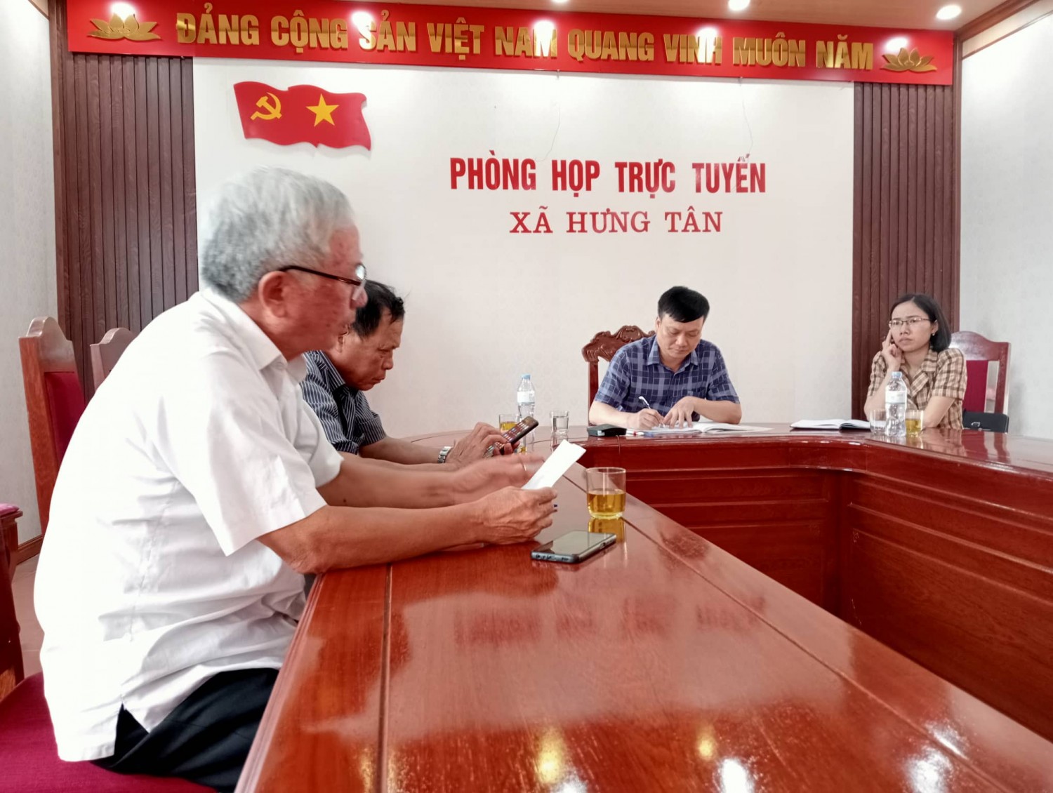 Tiếp dân 2